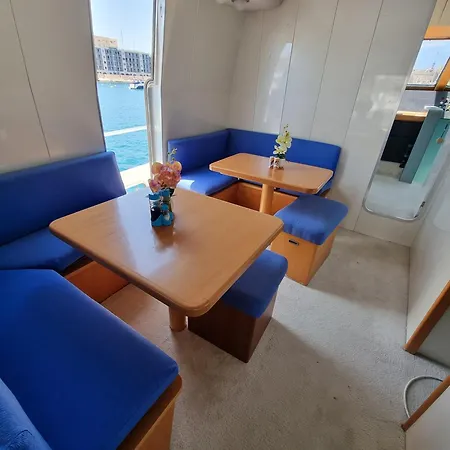 Riti Yacht Botel 2*