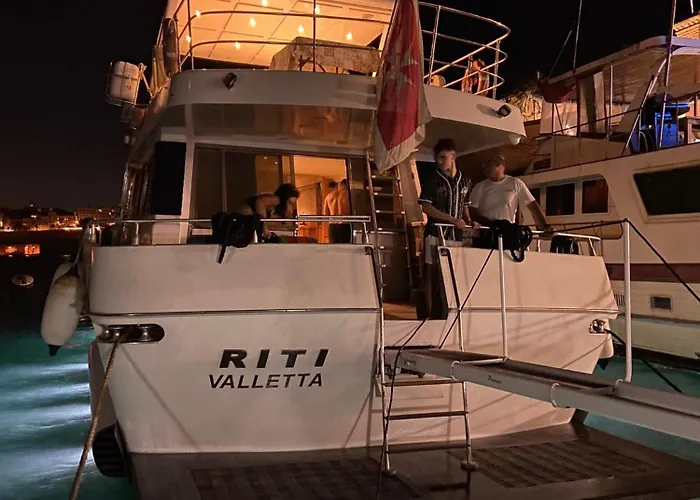 Riti Yacht Botel 2*