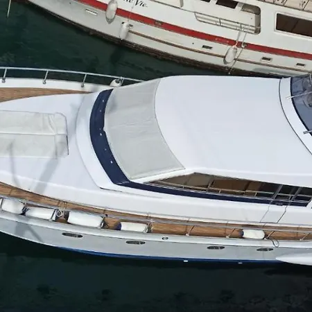 Hotel en barco Riti Yacht