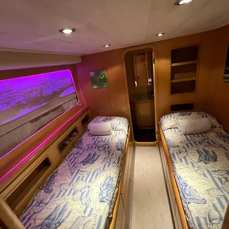 Bateau-hôtel Riti Yacht 2*