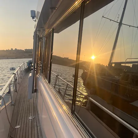 Πλωτό κατάλυμα Riti Yacht 2*