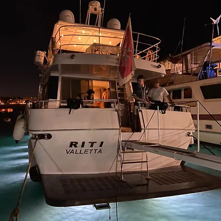Riti Yacht Bateau-hôtel 2*