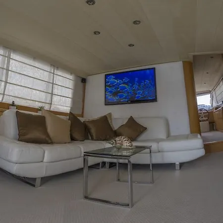 Hotel en barco Riti Yacht