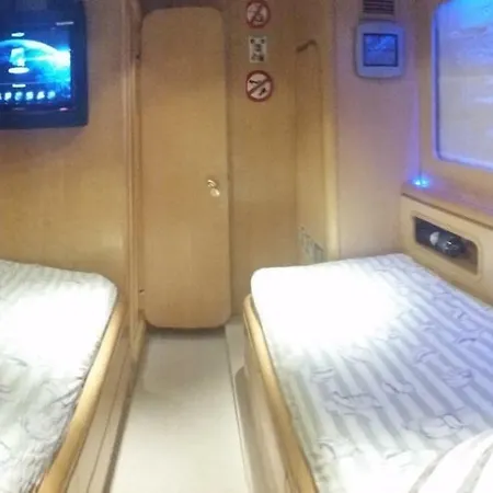 Riti Yacht بوتيل