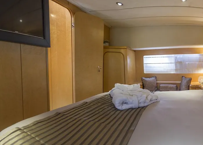 Πλωτό κατάλυμα Riti Yacht